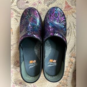 Dansko XP 20 clogs